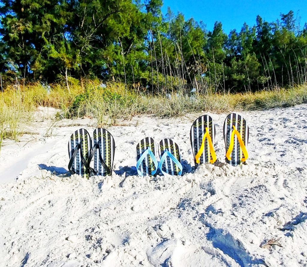 howluckyami flip flops in sand on florida beach